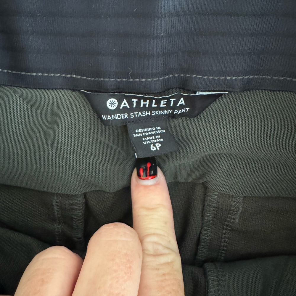 Athleta is womens green stretchy Chinos - Picture 2 of 4